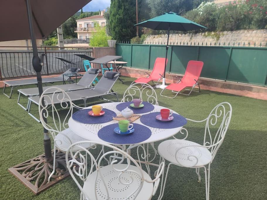 Апартаменти De 1 A 6 Avec Terrasse Solarium, Vue Panoramique Et Parking Gratuit Грасс Екстер'єр фото